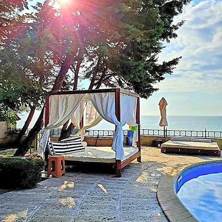 Peter Hotel