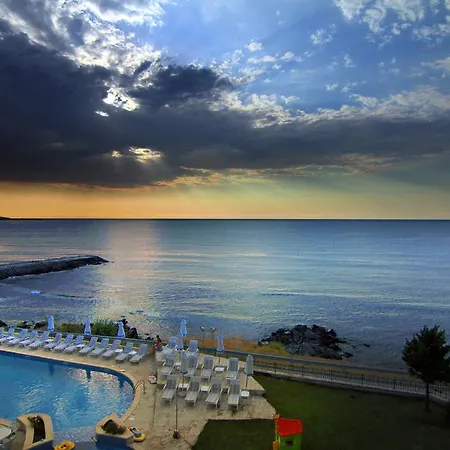 петър Хотел Равда